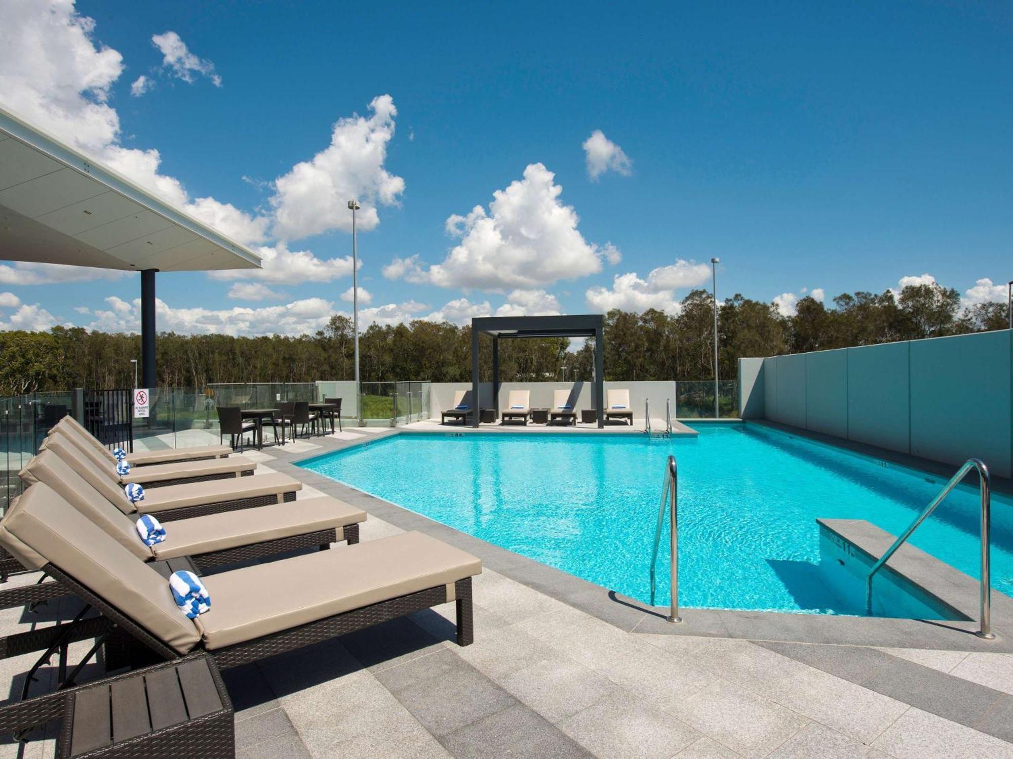מלון Pullman Brisbane Airport מראה חיצוני תמונה The rooftop pool at the hotel
