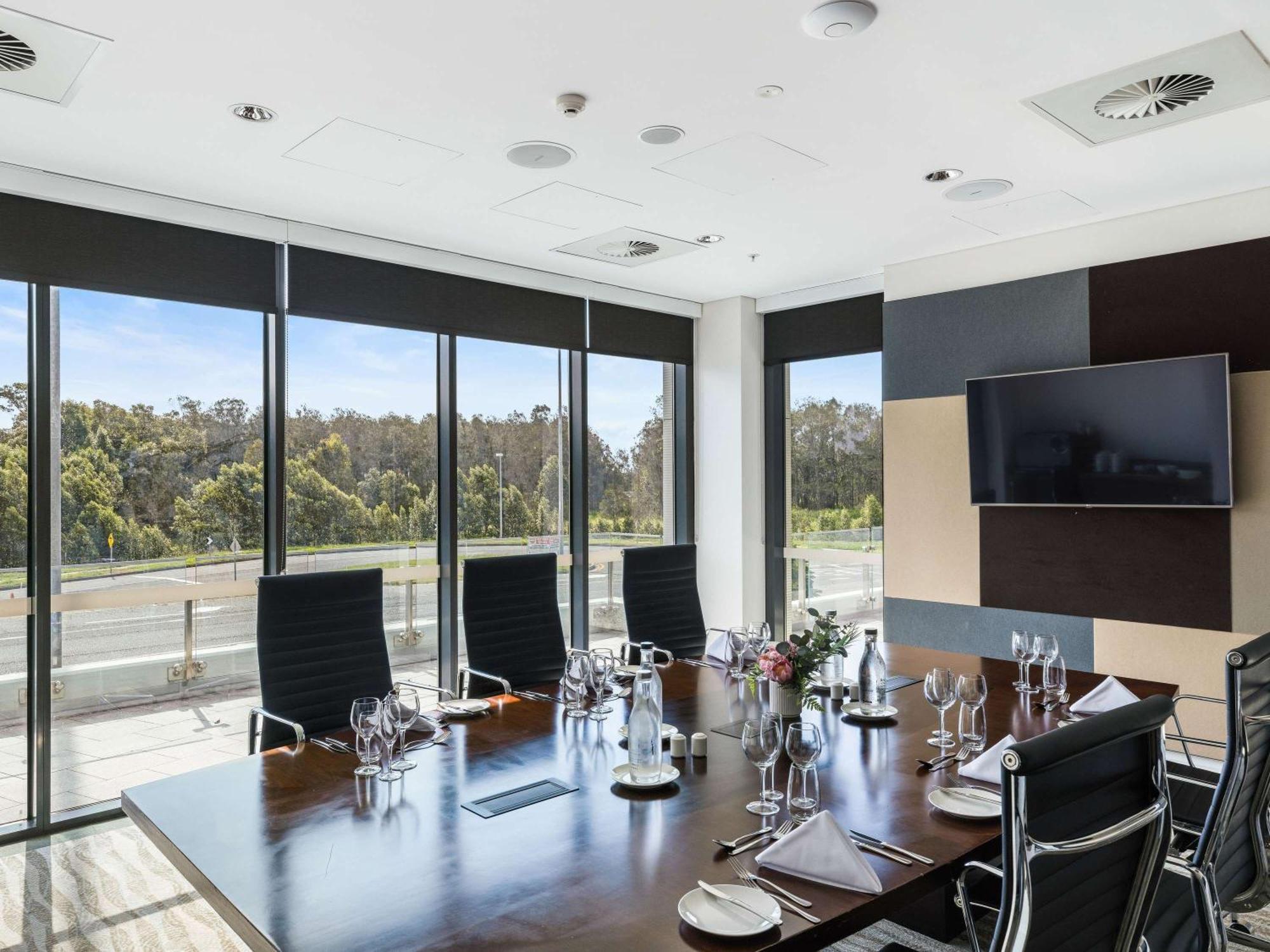 מלון Pullman Brisbane Airport מראה חיצוני תמונה Boardroom at the National Arboretum, Canberra