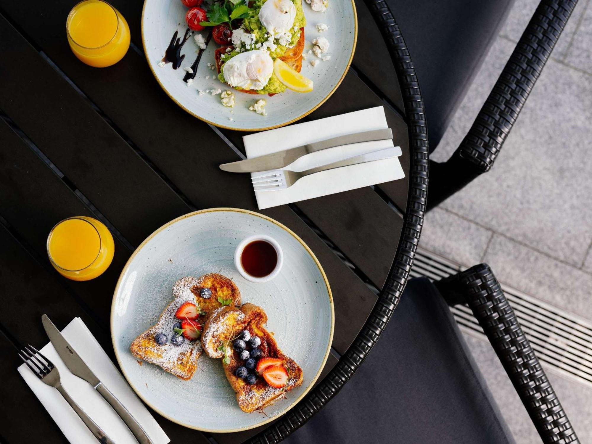 מלון Pullman Brisbane Airport מראה חיצוני תמונה Breakfast at the hotel