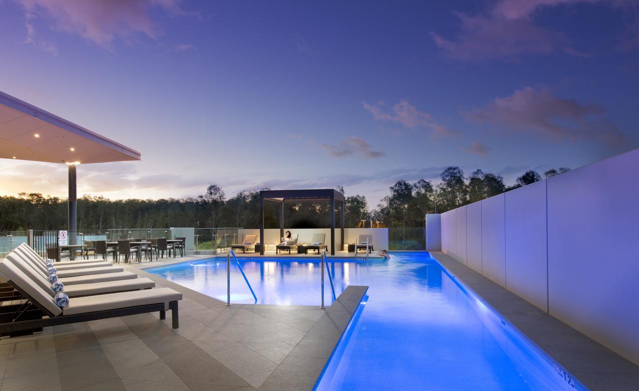 מלון Pullman Brisbane Airport מראה חיצוני תמונה The pool at the home of Australian cricket player Glenn McGrath