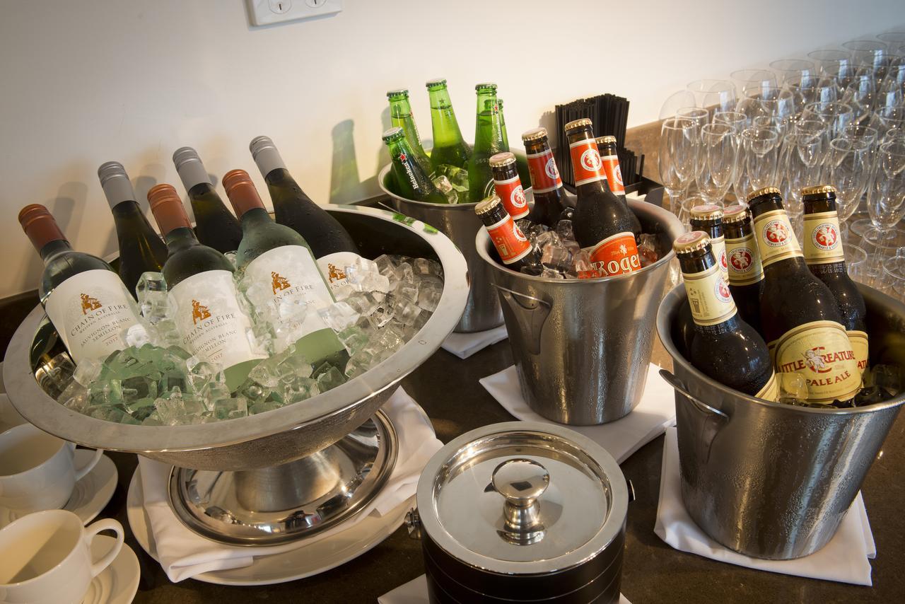 מלון Pullman Brisbane Airport מראה חיצוני תמונה Beer and wine on ice