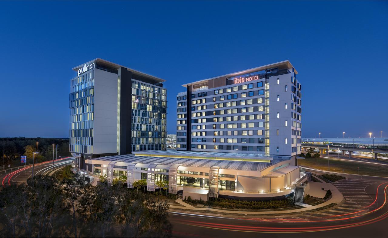 מלון Pullman Brisbane Airport מראה חיצוני תמונה The hotel at night